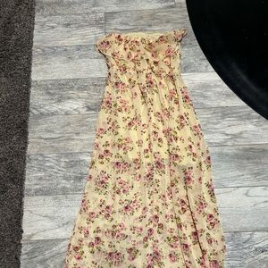 Long, no sleeves dress